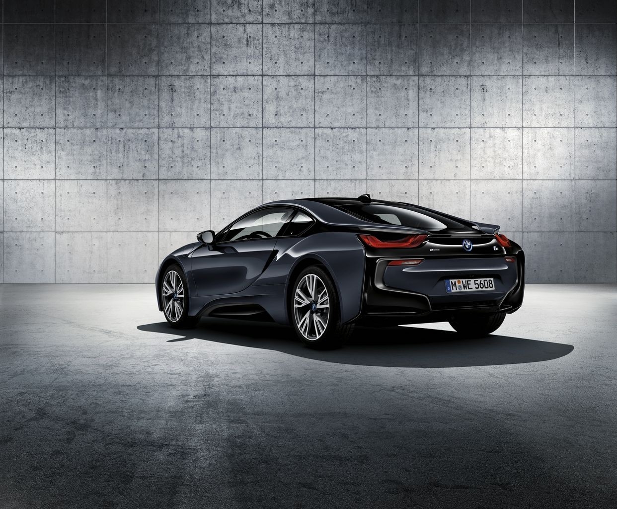 BMW i8 Protonic Dark Silver Edition