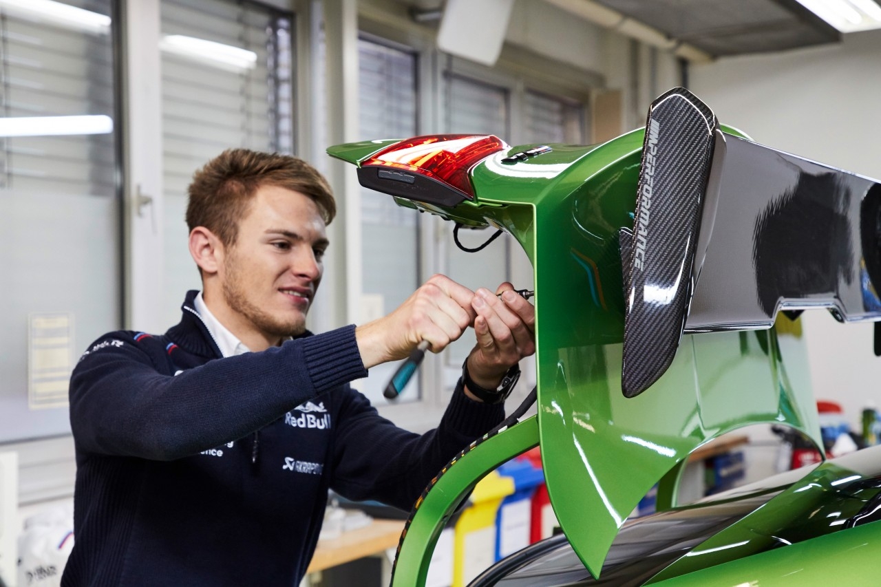 Le champion DTM Marco Wittmann reçoit une BMW M4 Coupe M Performance