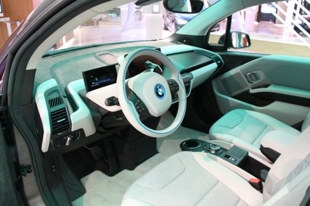 BMW Brand Store George V - BMW i3