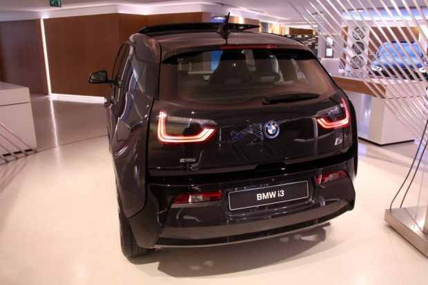 BMW Brand Store George V - BMW i3