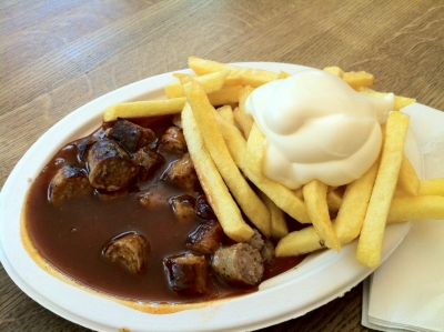 Curry-Wurst Pommes